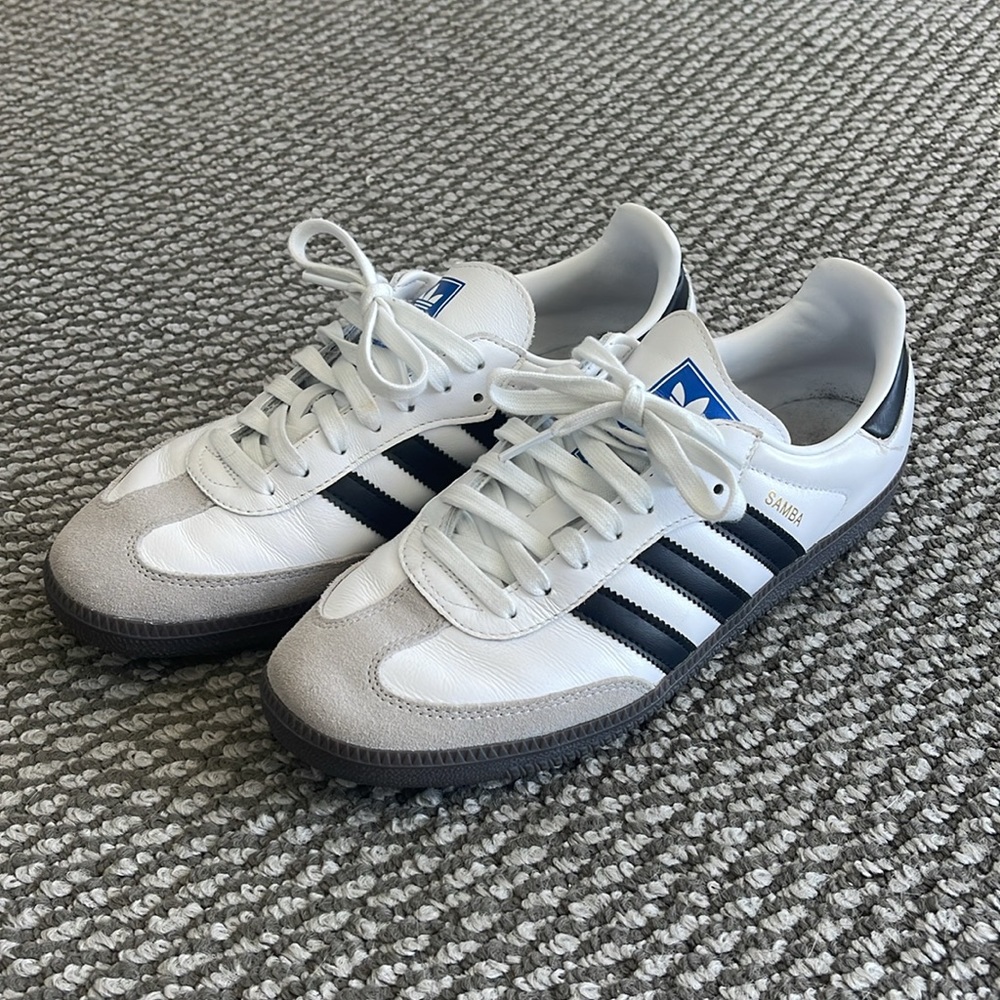WOMEN’S ADIDAS SAMBAS